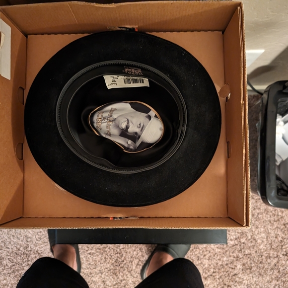 Hat - Picture 3 of 6